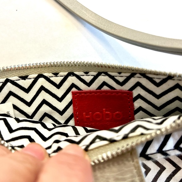 Gray HOBO Wristlet wallet - Picture 4 of 5